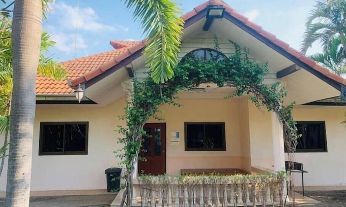 Si Racha Villa | Two Fifty Nine Resort 259 รีสอร์ต 3br 2bath & the other 3br 2bath