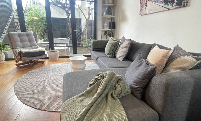 Richmond House | TWO FIVE ZERO Modern 4BR 5beds + cityviews + lockup garage + MCG/CBD