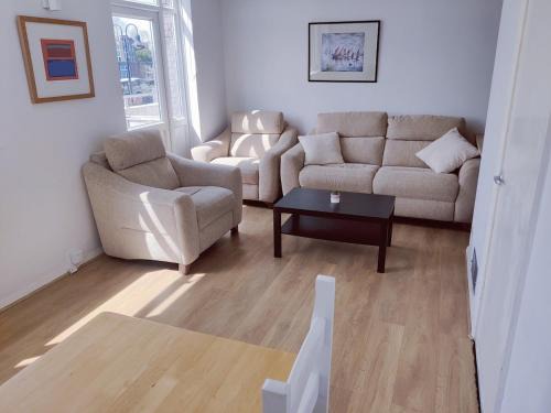 Kenilworth Apartment | Two Floor Flat in Town Center