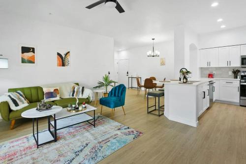 Glendale Sports and Entertainment District Apartment | TWO Glendale CozySuites with Pool & Jacuzzi 02&09