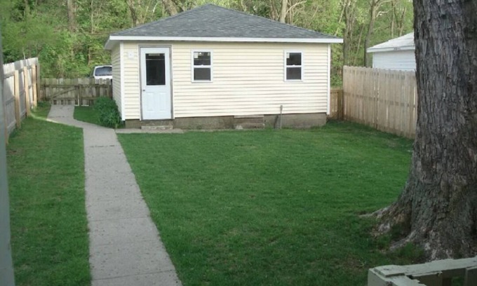 Saint Joseph House | TWO HOUSES TO LAKE MICHIGAN- downstairs three bedroom unit (also see 309683)