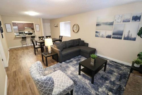 Biggs Field House | Two king, Cozy & Comfy!