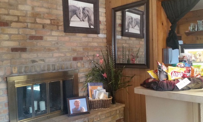 Jamestown Hotel | Two Rivers Inn West
