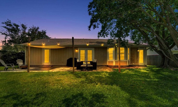 Lynn Haven House | Two Spaces in One Main House and Guest House 25 Min to PCB