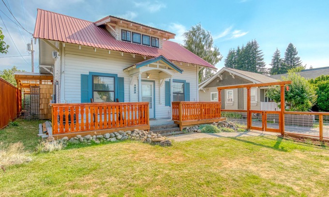 Parkdale House | Two-story, mountain view getaway with a private hot tub, wood stove & fast WiFi