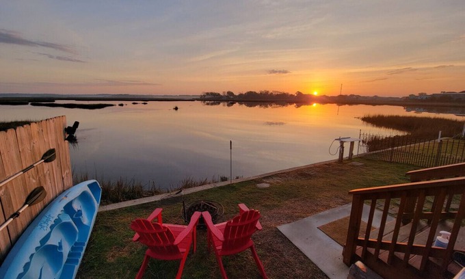 Cedar Point House | Two waterfront homes with endless adventure, hottub, kayaks, two jonboats, fishing, and three miles to beach