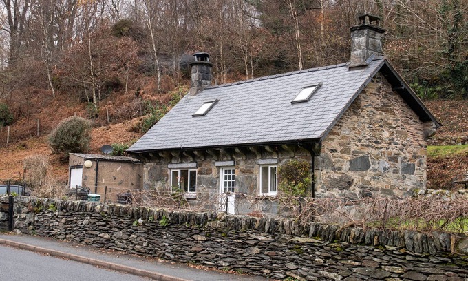 Gwynedd- Snowdonia Cottage | Ty Bont - Two Bedroom Cottage, Sleeps 5