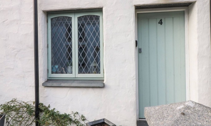 Llansaint Cottage | TY CRYDD, pet friendly, character holiday cottage in Kidwelly