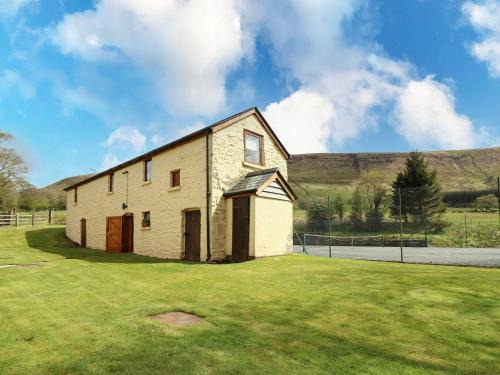 Brecon House | Ty Hir at Blaenbrynich Farm