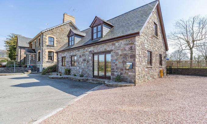 Llangorse House | Ty Mawr Coach House - Two Bedroom House, Sleeps 4