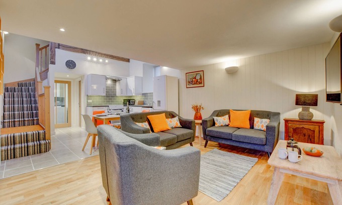 Machynlleth House | Ty’n Fron - Three Bedroom House, Sleeps 5