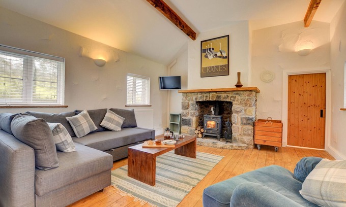 Llanrhychwyn House | Ty Rowan - Three Bedroom House, Sleeps 5