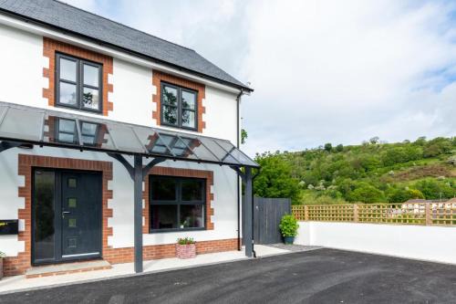 Llanfynydd House | Tyisaf