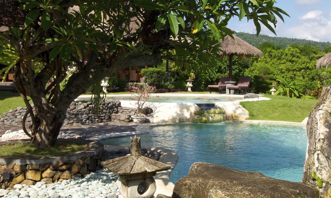 Lovina Villa | Typical Balinese villa with beautifully landscaped swimming pool