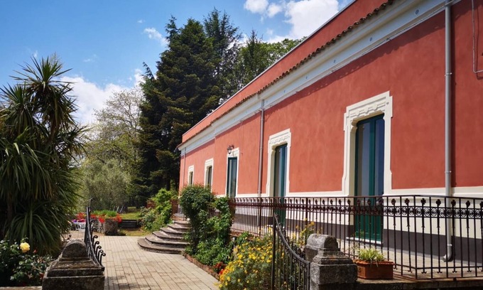 Milo Villa | Typical charming villa surrounded by nature and old trees