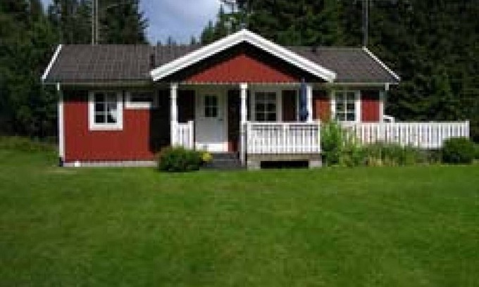 Norrhult-Klavrestrom House | Typical red and white holiday home in the countryside in Småland