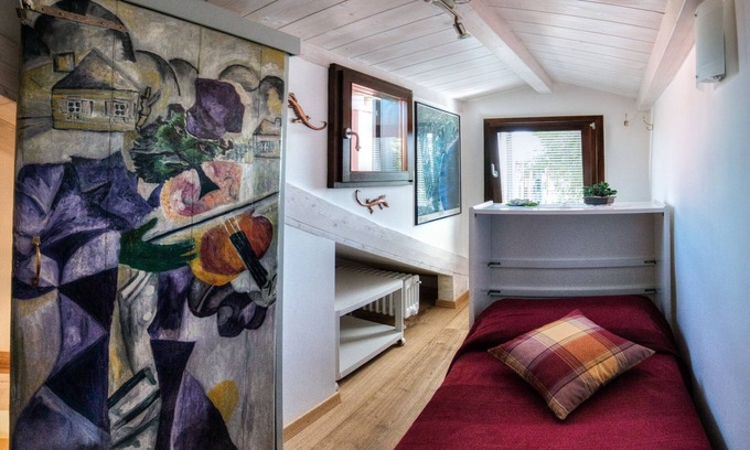 Burano House | Typical Venetian house overlooking the courtyard of Comare with lagoon view ....
