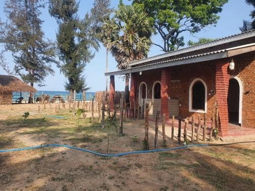 Uppuveli Cabin | UK Lounge Resort