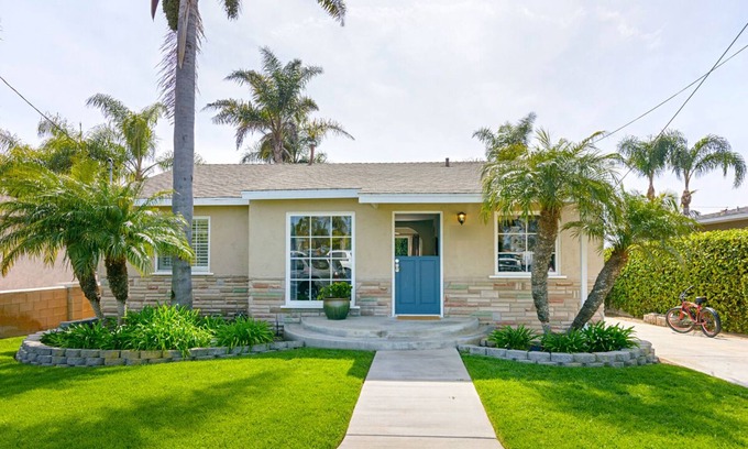 Carlsbad House | Ultimate beach bungalow w/huge yard - 1 block to beach