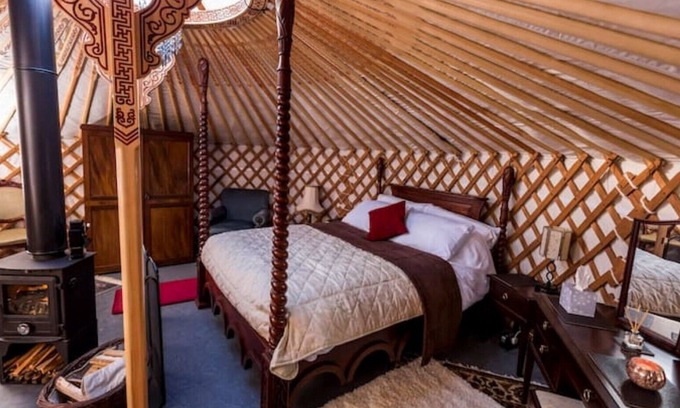 Lampeter Cabin | Ultimate Luxury Yurt Experience With Hot Tub - Meadow Yurt