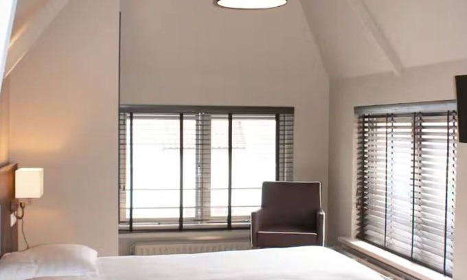 Oisterwijk Hotel | Ultimate Nature Retreat – Peaceful Room Surrounded by Nature and Trails