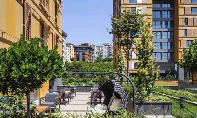 Pendik Apartment | Ultra Luxe 2+1 Flat in a Site with Sea View