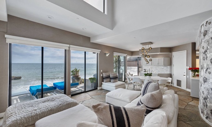 Central Malibu House | "Ultra-Luxurious 3-4 Bedroom Malibu Beachfront Penthouse - Ocean View Paradise!"