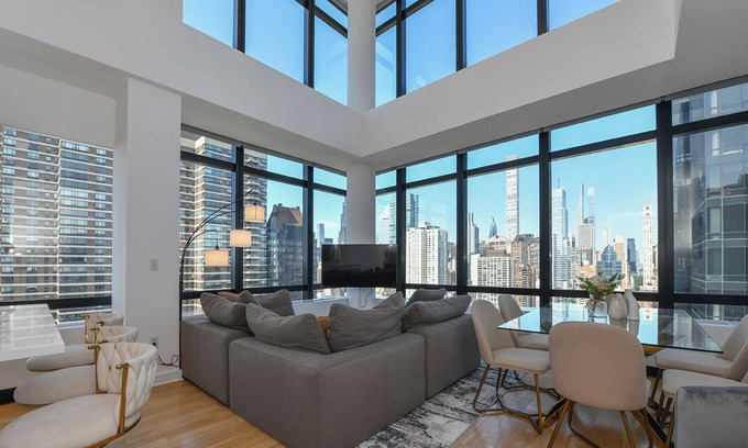 Central Park South Apartment | Ultra-Luxury Midtown Duplex w/Skyline Views