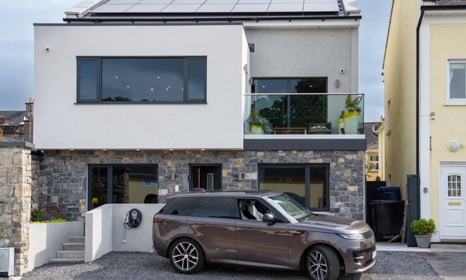 Cortober House | Ultra Spacious -Modern 5-bedroom house with superb location Carrick on Shannon