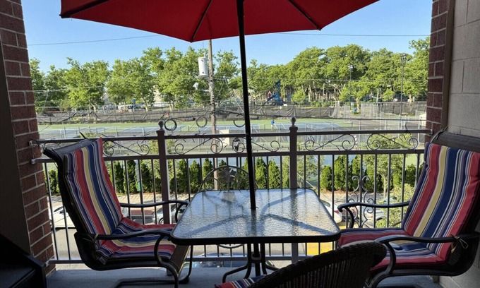 Union City Apartment | Ultra Spacious Penthouse - Apt 2 & 3 Combo -15 Mins from NYC