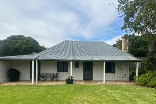 Penola House | Ulva Cottage - Historical BnB