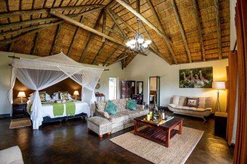 Kruger National Park Resort | Umkumbe Safari Lodge River Side