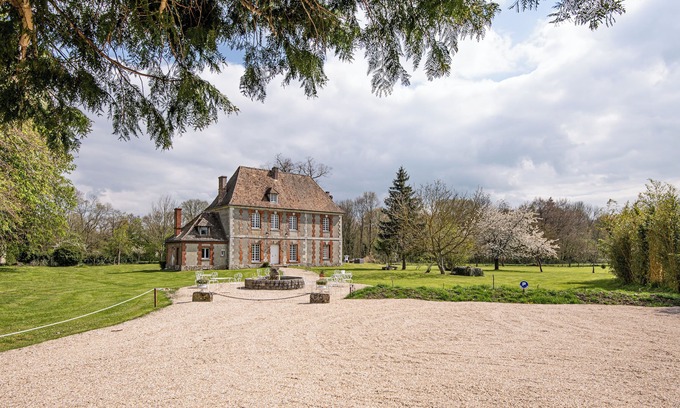 Feuguerolles Other | Un Château Rien que Pour Vous !