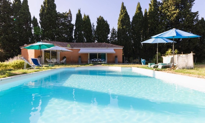 Chateaurenard House | Un petit coin de paradis by Interhome