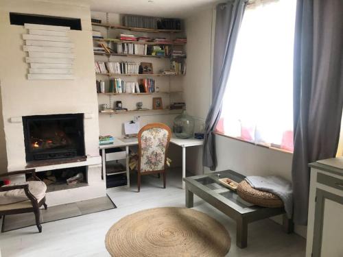 Saint-Germain-des-Fosses Apartment | Un petit studio dans un cadre naturel