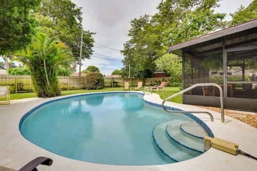 South Bradenton House | Uncle Louies Gulf Coast Gem with Outdoor Oasis