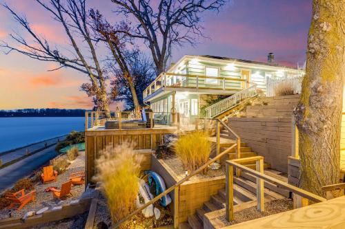 La Porte House | UncleLarry's Lake Place, Sleeps 10 & Hot Tub