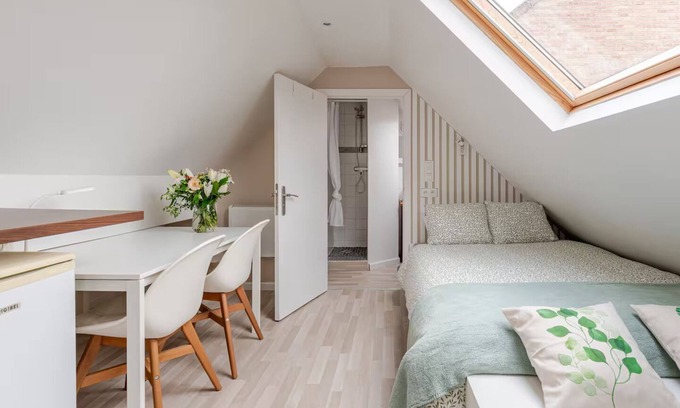 Grez-Doiceau Apartment | Under a perched roof, a small cocooning studio with private Spa
