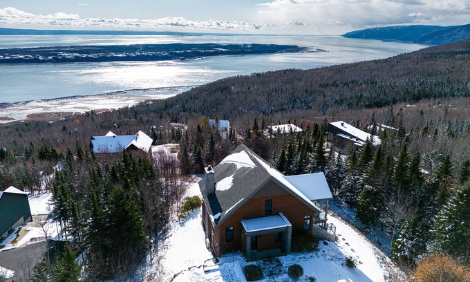 Saint-Joseph-de-la-Rive Ski Chalet | Une vue à Couper le Souffle - La Panoramique