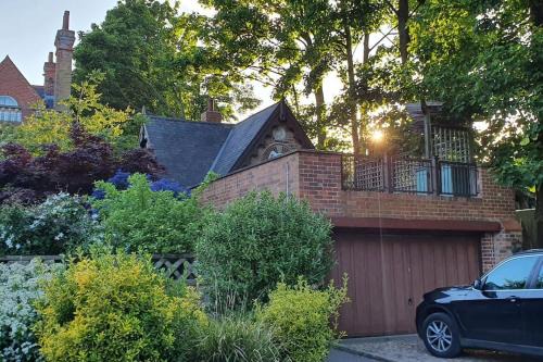 The Park Apartment | Unique 3 b'room house + free parking/city centre