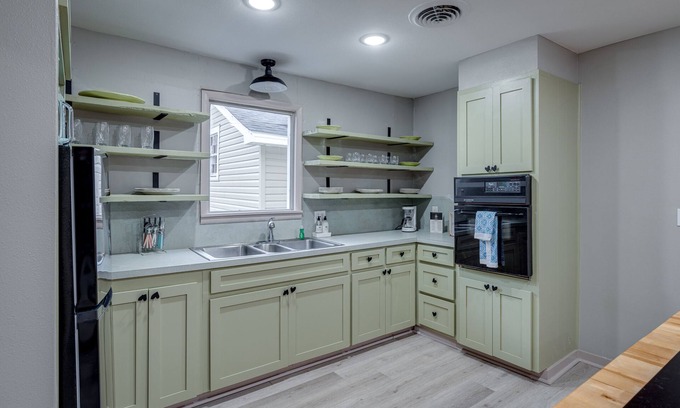 West Monroe House | Unique 3 bedroom Throwback