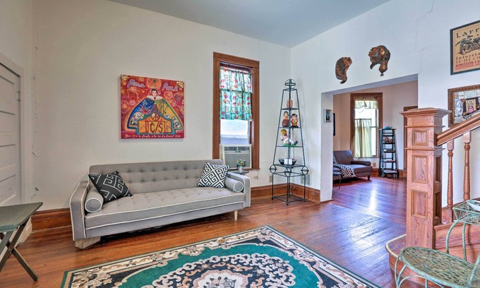 Northwest Los Angeles Heights House | Unique Art Home < 5 Miles to San Antonio Riverwalk