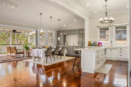 Woolloongabba House | Unique Character Queenslander Home! Just Minutes to CBD & South Brisbane