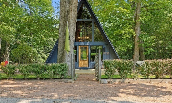 Como Cabin | Unique & Cozy A-Frame Getaway