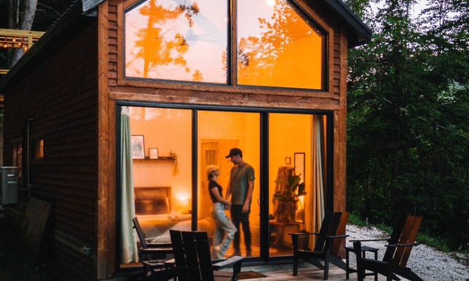 Rogers Apartment | Unique Hot Tub and Deck | Cliffs | Fire Pit | Dogs