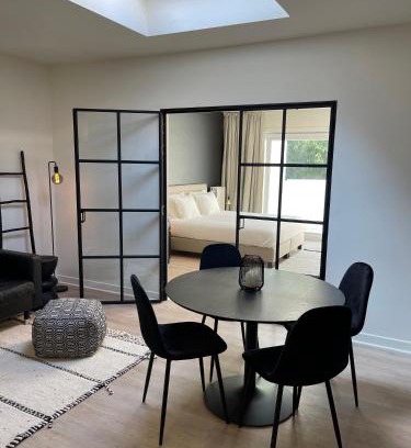 Stationsbuurt Zuid Apartment | Unique luxury apartment with cosy garden!
