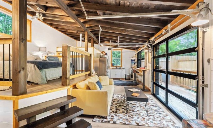 Primrose Cabin | Unique Luxury Cabin w/King Bed/Hot Tub in RRG!