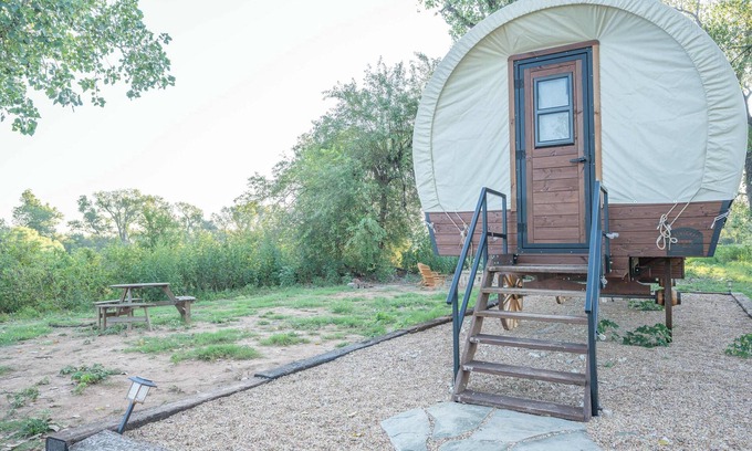 Satin House | Unique_Old West Wagon_Spacious_Views