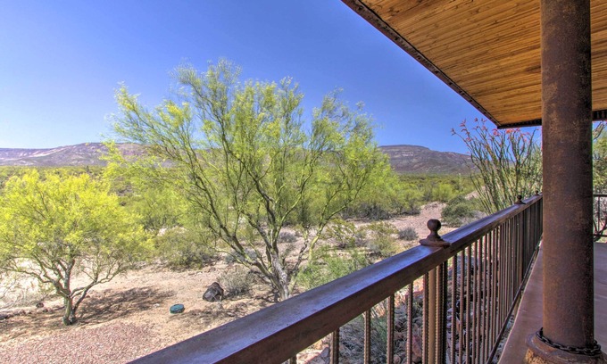 New River House | Unique Phoenix Abode w/2-Tier Patio & Grills