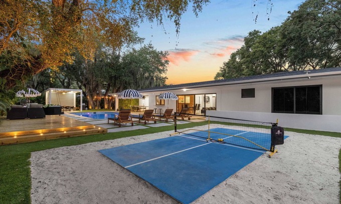 Golden Glades Villa | Unique Villa w/Fire Pit+Mini Golf & Grill | Lots of Great Games!